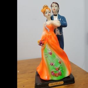 Romantic love couple statue